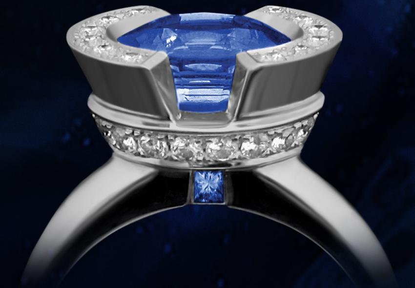 Silver ring with a sapphire stone and smaller diamonds from Frida Fine Jewellery